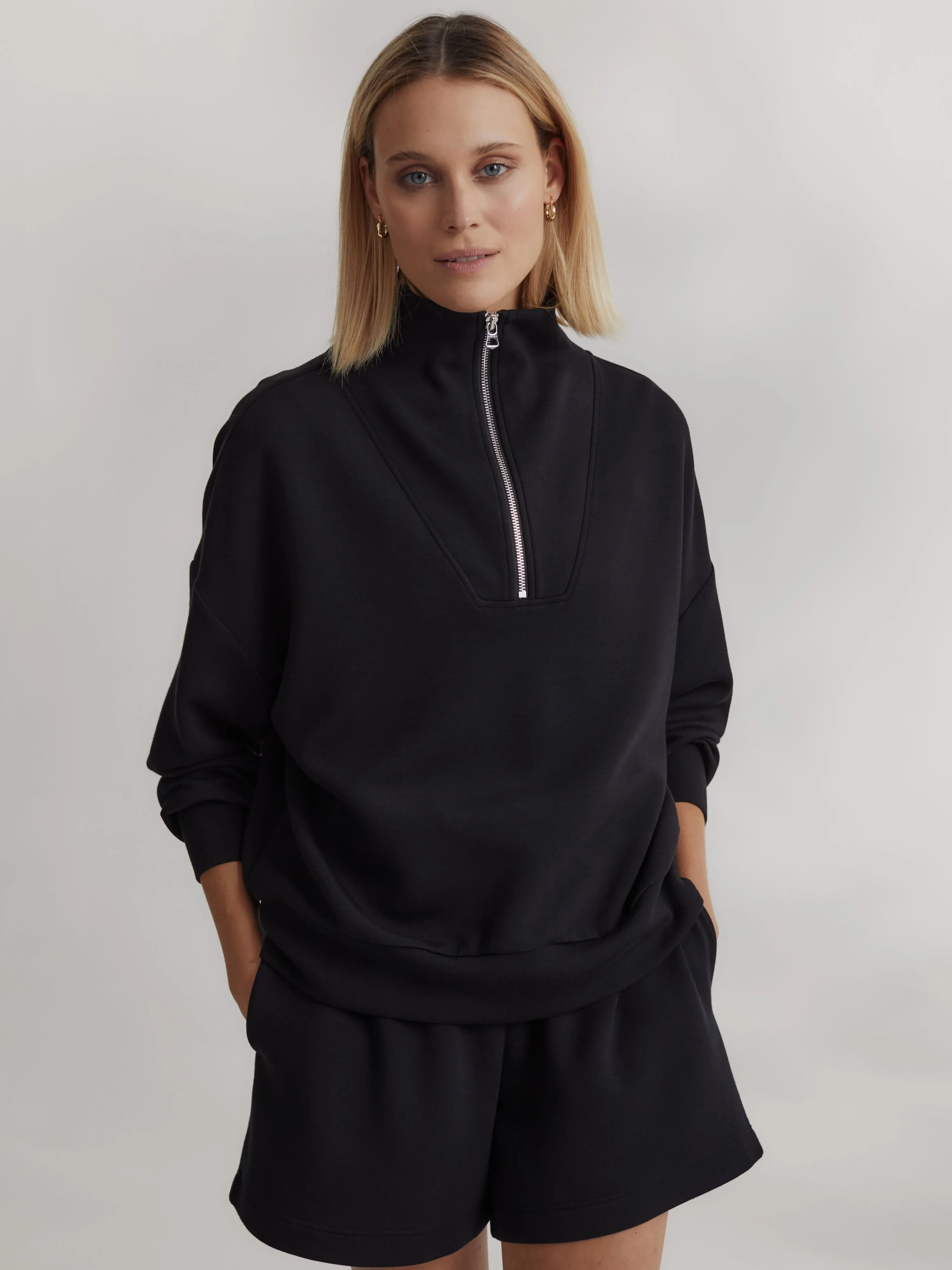 NEW!! Hawley Half Zip Sweatshirt in Black by VARLEY